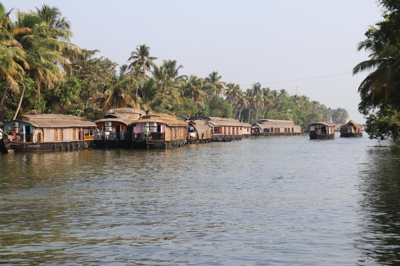 Sreekrishna Houseboat C/O Sreekrishna Ayurveda Panchakarma Centre Otel Alappuzha Dış mekan fotoğraf