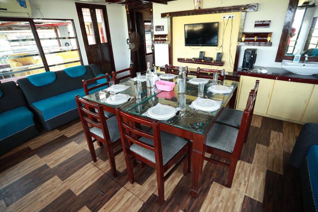 Sreekrishna Houseboat C/O Sreekrishna Ayurveda Panchakarma Centre Otel Alappuzha Dış mekan fotoğraf