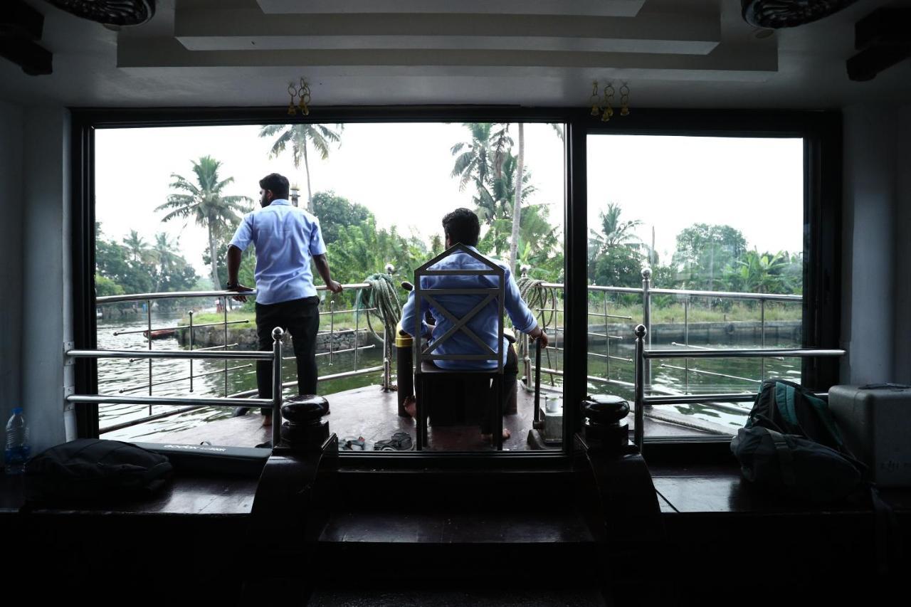 Sreekrishna Houseboat C/O Sreekrishna Ayurveda Panchakarma Centre Otel Alappuzha Dış mekan fotoğraf