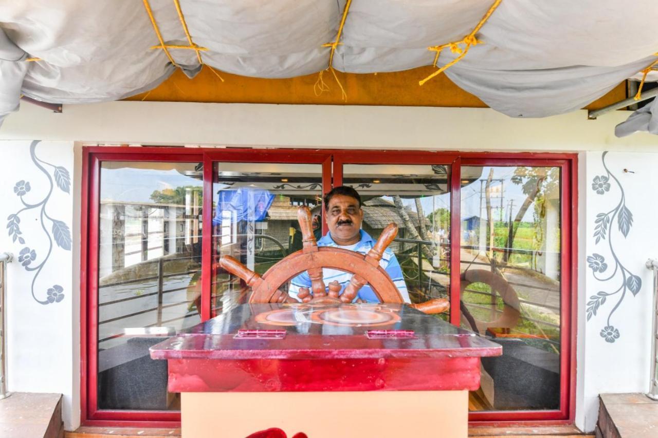 Sreekrishna Houseboat C/O Sreekrishna Ayurveda Panchakarma Centre Otel Alappuzha Dış mekan fotoğraf