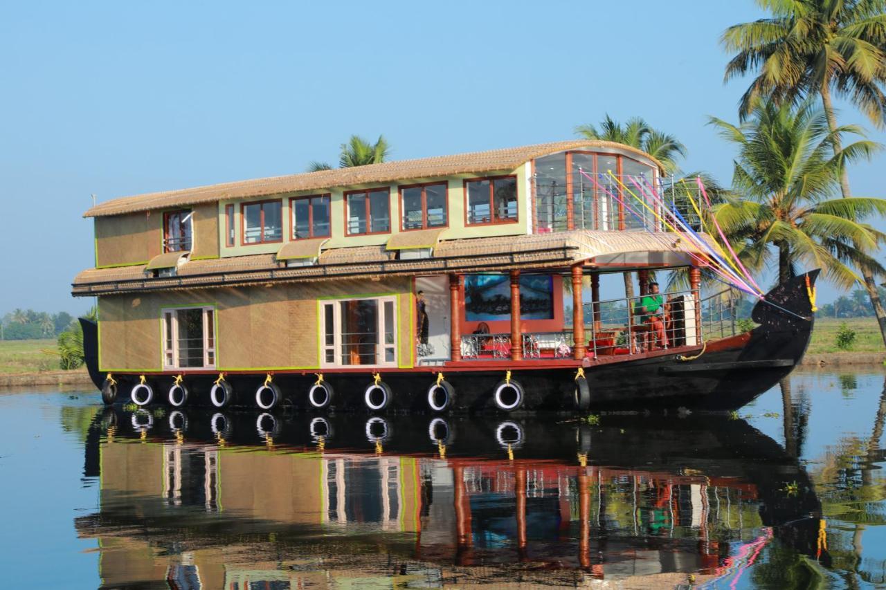 Sreekrishna Houseboat C/O Sreekrishna Ayurveda Panchakarma Centre Otel Alappuzha Dış mekan fotoğraf