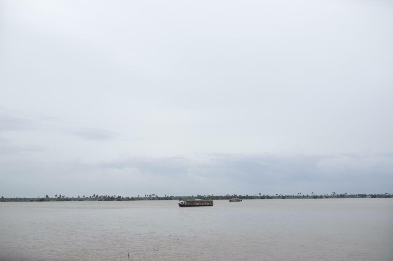 Sreekrishna Houseboat C/O Sreekrishna Ayurveda Panchakarma Centre Otel Alappuzha Dış mekan fotoğraf