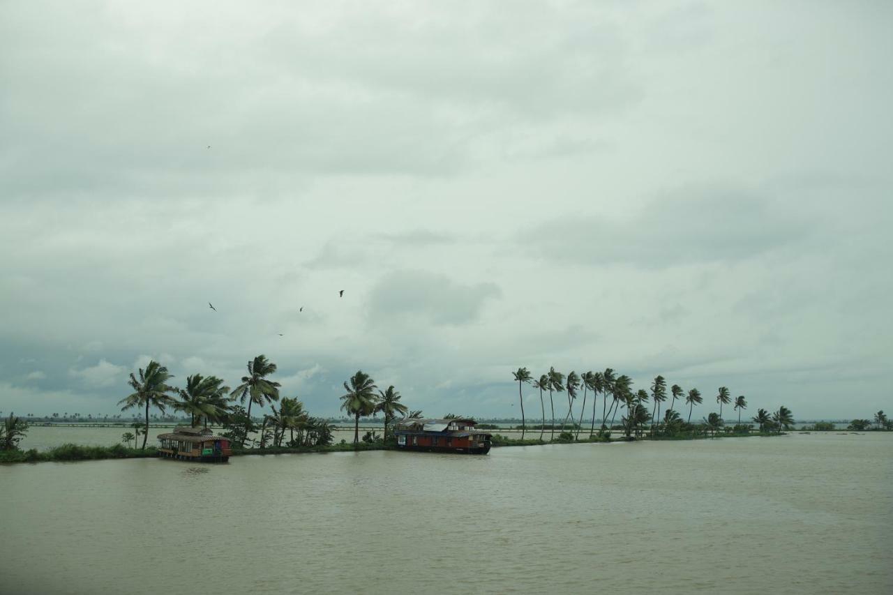 Sreekrishna Houseboat C/O Sreekrishna Ayurveda Panchakarma Centre Otel Alappuzha Dış mekan fotoğraf