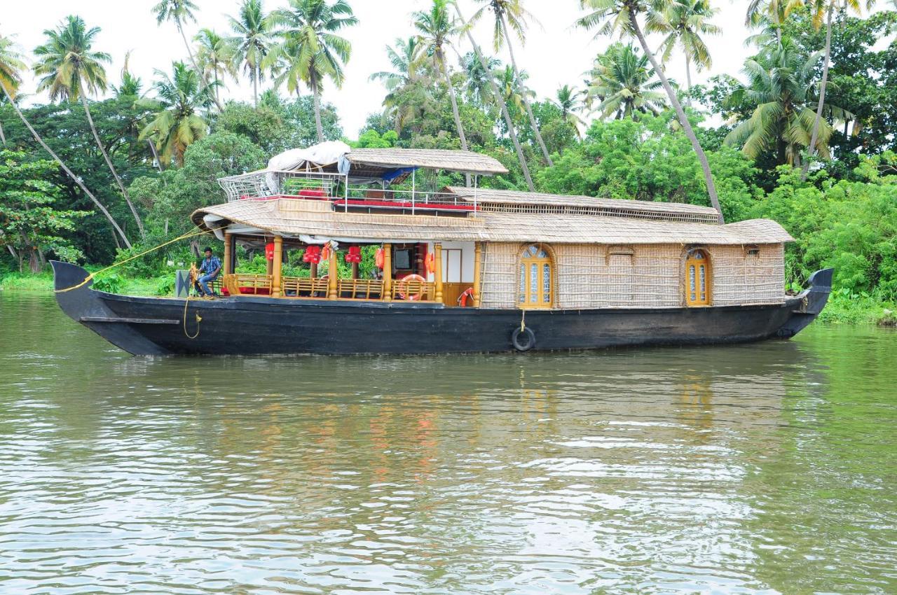 Sreekrishna Houseboat C/O Sreekrishna Ayurveda Panchakarma Centre Otel Alappuzha Dış mekan fotoğraf